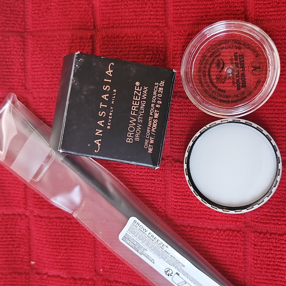 ANASTASIA BEVERLY HILLS Brow Freeze Gel & Dual-Ended Applicator